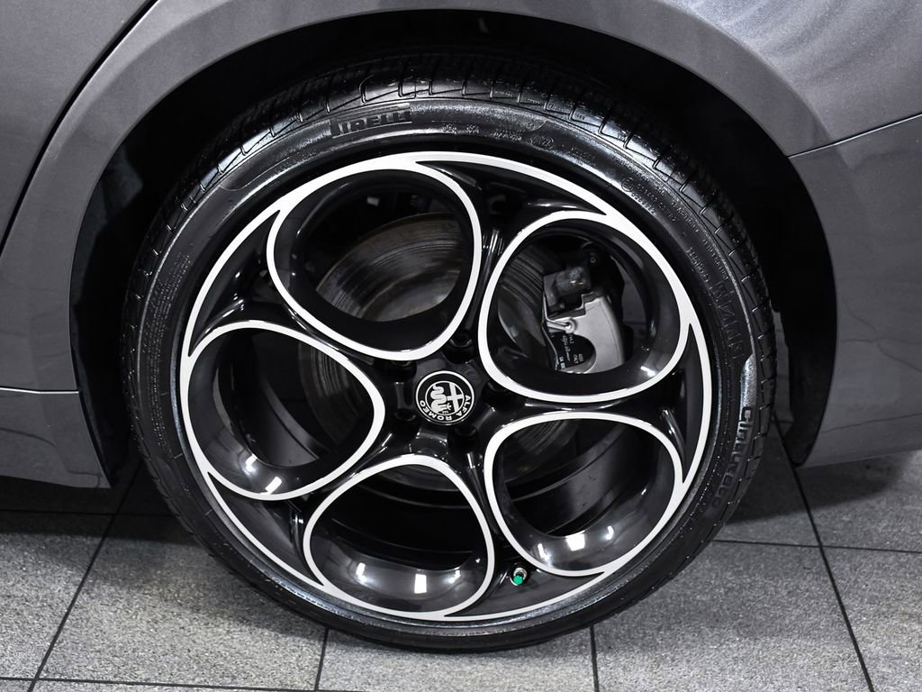 Used 2024 Alfa Romeo Giulia Ti AWD/4WD image 8