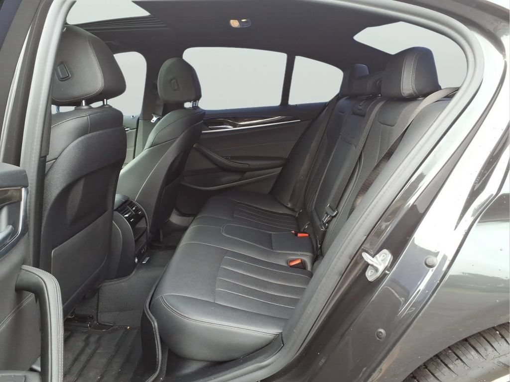Used 2021 BMW 530i w/ Convenience Package RWD image 33