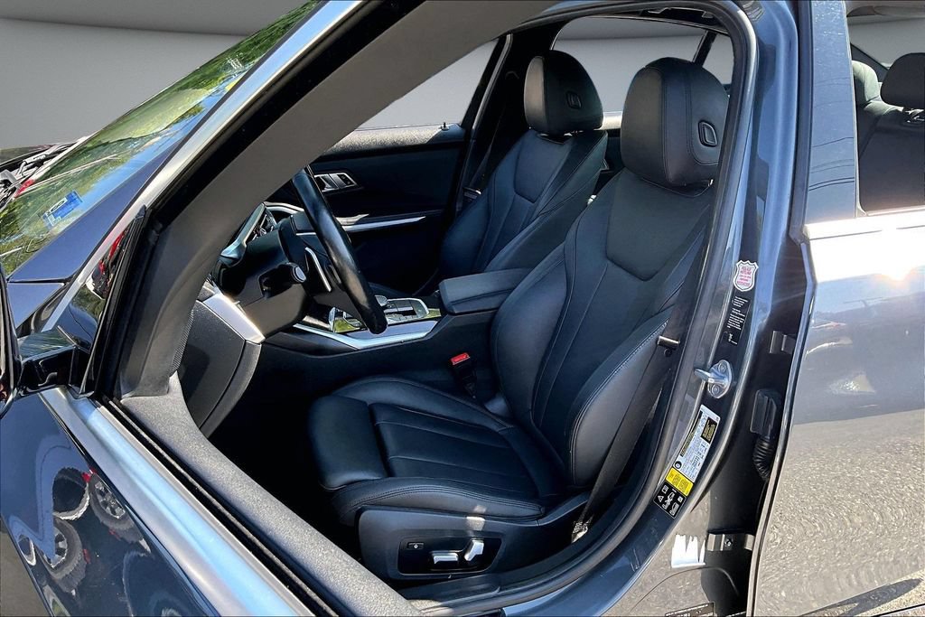 Used 2019 BMW 330i xDrive Sedan w/ Driving Assistance Package AWD/4WD image 21