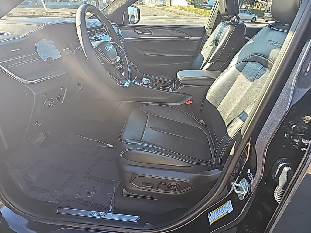 Used 2024 Jeep Grand Cherokee Overland image 19