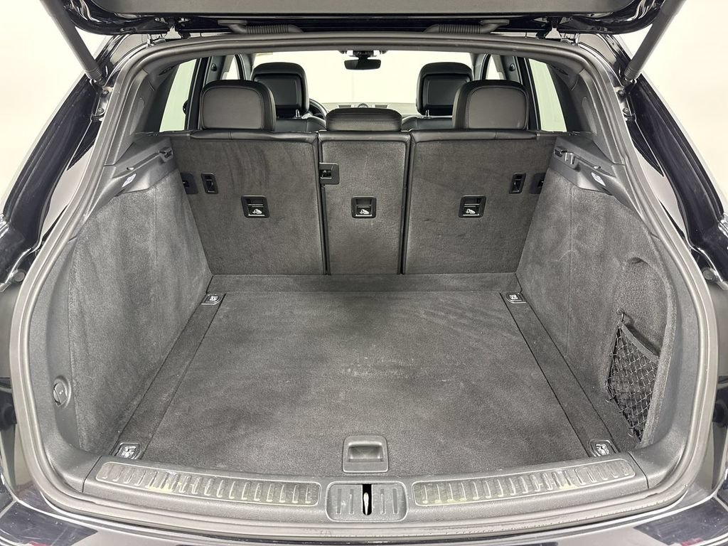 Certified 2022 Porsche Macan S AWD/4WD image 21
