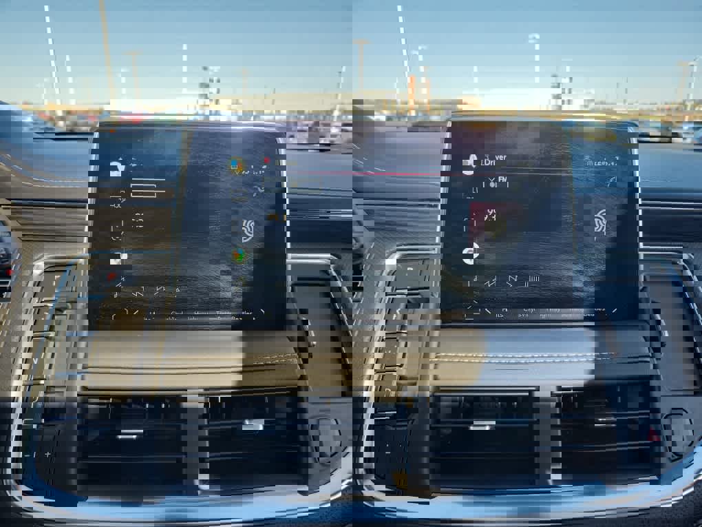 Used 2022 GMC Yukon SLT w/ SLT Luxury Package image 28