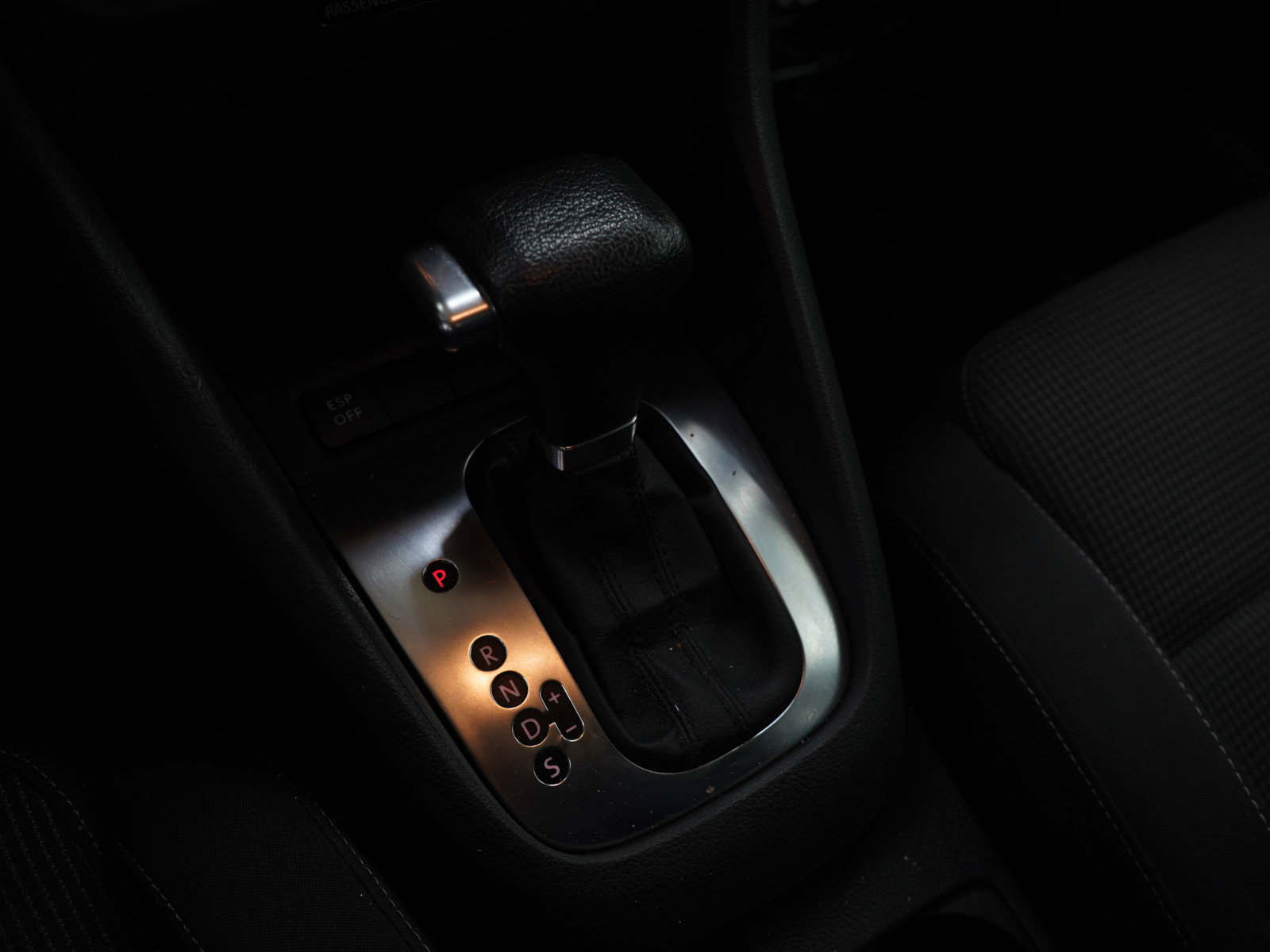 Used 2010 Volkswagen Golf 4-Door image 18