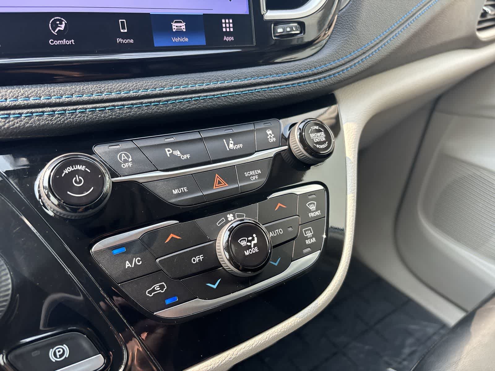 Used 2021 Chrysler Pacifica Touring-L FWD image 25
