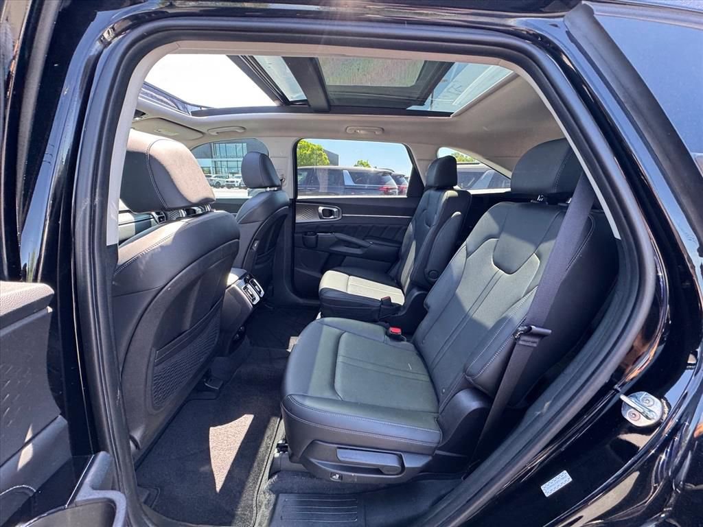 Certified 2023 Kia Sorento SX image 12