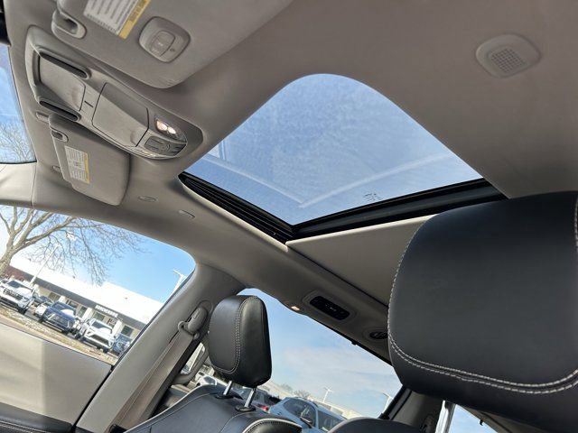 Used 2022 Chrysler Pacifica Limited w/ Uconnect Theater Family Group AWD/4WD image 23