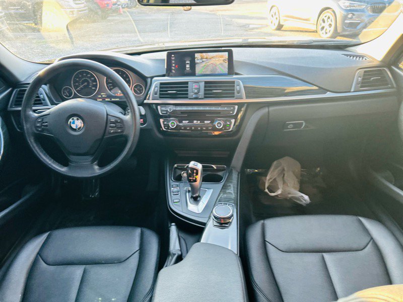 Used 2018 BMW 320i xDrive Sedan w/ Premium Package image 38