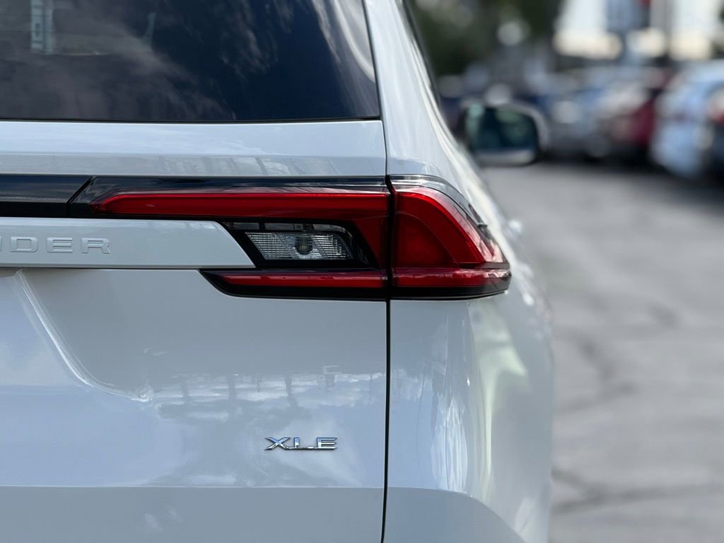 Used 2024 Toyota Grand Highlander XLE image 10