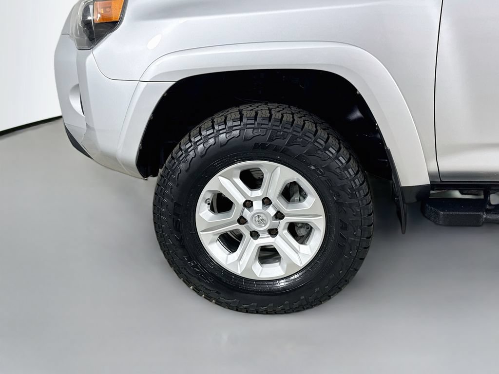 Used 2015 Toyota 4Runner SR5 AWD/4WD image 32