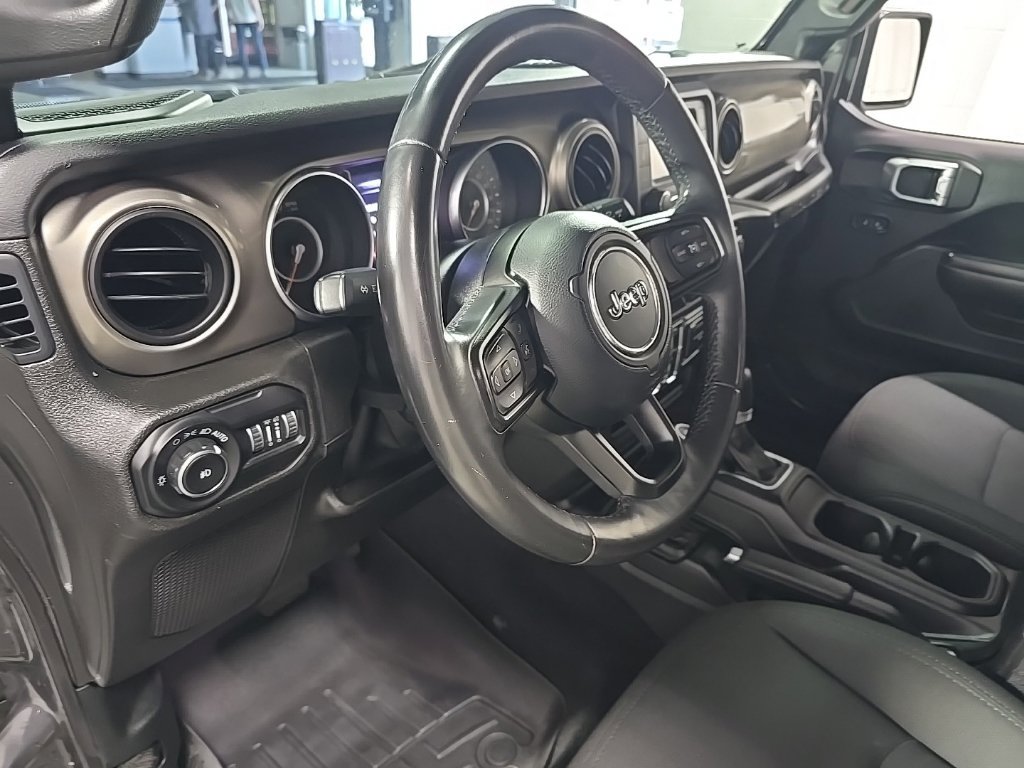 Used 2018 Jeep Wrangler Unlimited Sport S AWD/4WD image 17
