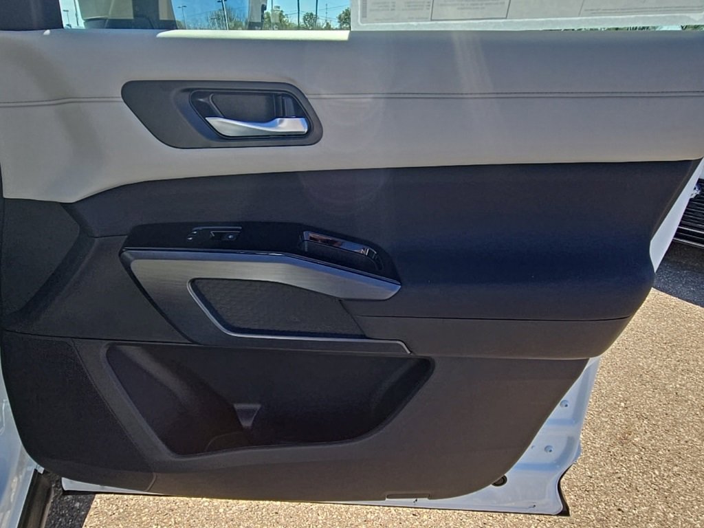 New 2025 Nissan Pathfinder SL w/ Black Appearance Package image 28