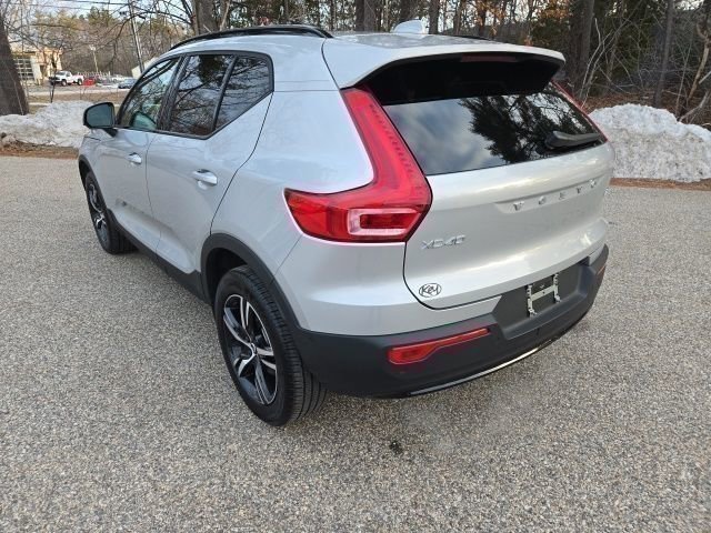 Used 2023 Volvo XC40 B5 Plus w/ Driver Assist Package image 3
