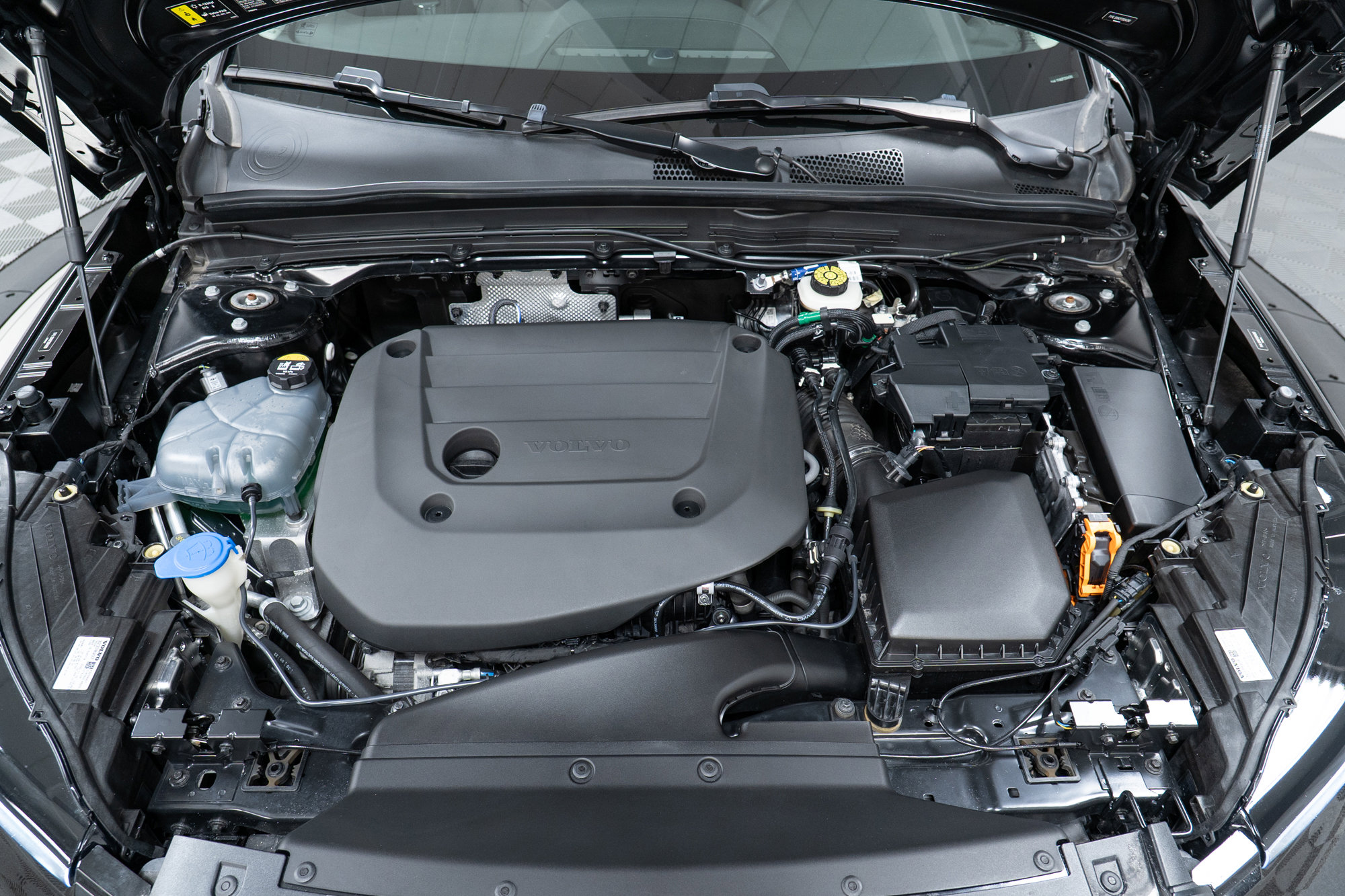 Used 2023 Volvo XC40 B5 Plus w/ Protection Package Premier image 9