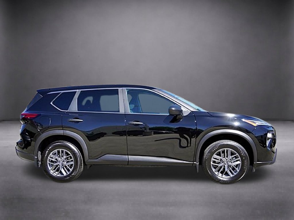 Used 2025 Nissan Rogue S AWD/4WD image 3