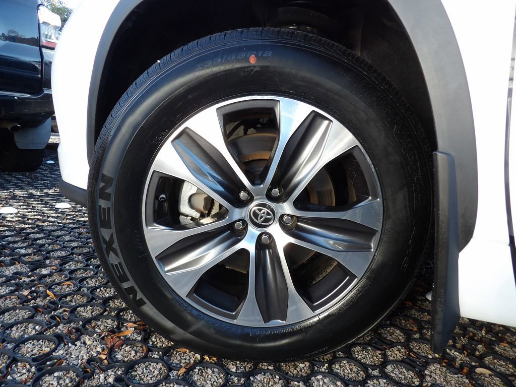 Used 2022 Toyota Highlander XLE image 30