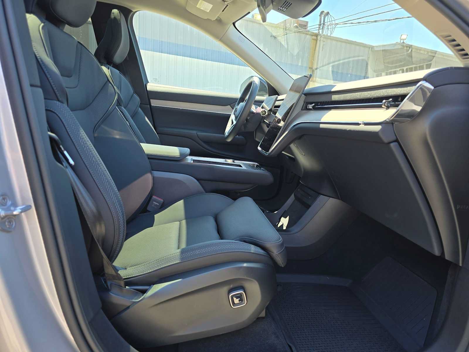 Used 2025 Volvo EX90 Plus AWD/4WD image 10