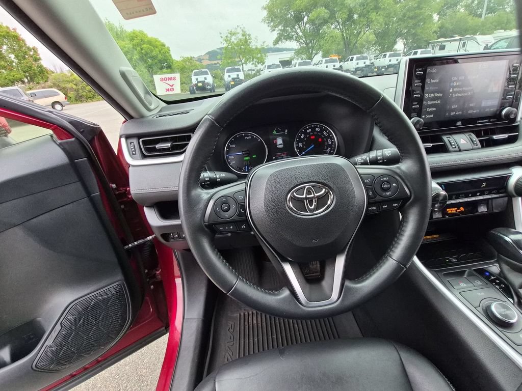 Used 2021 Toyota RAV4 XLE Premium AWD/4WD image 22
