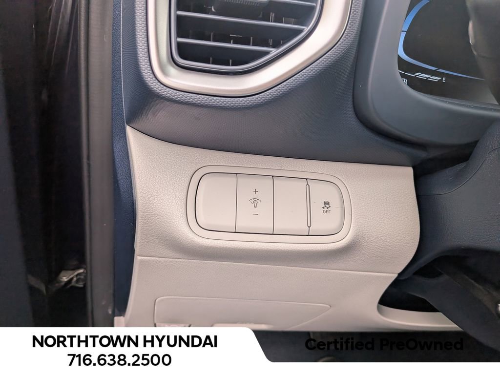 Used 2023 Hyundai Venue Limited image 28