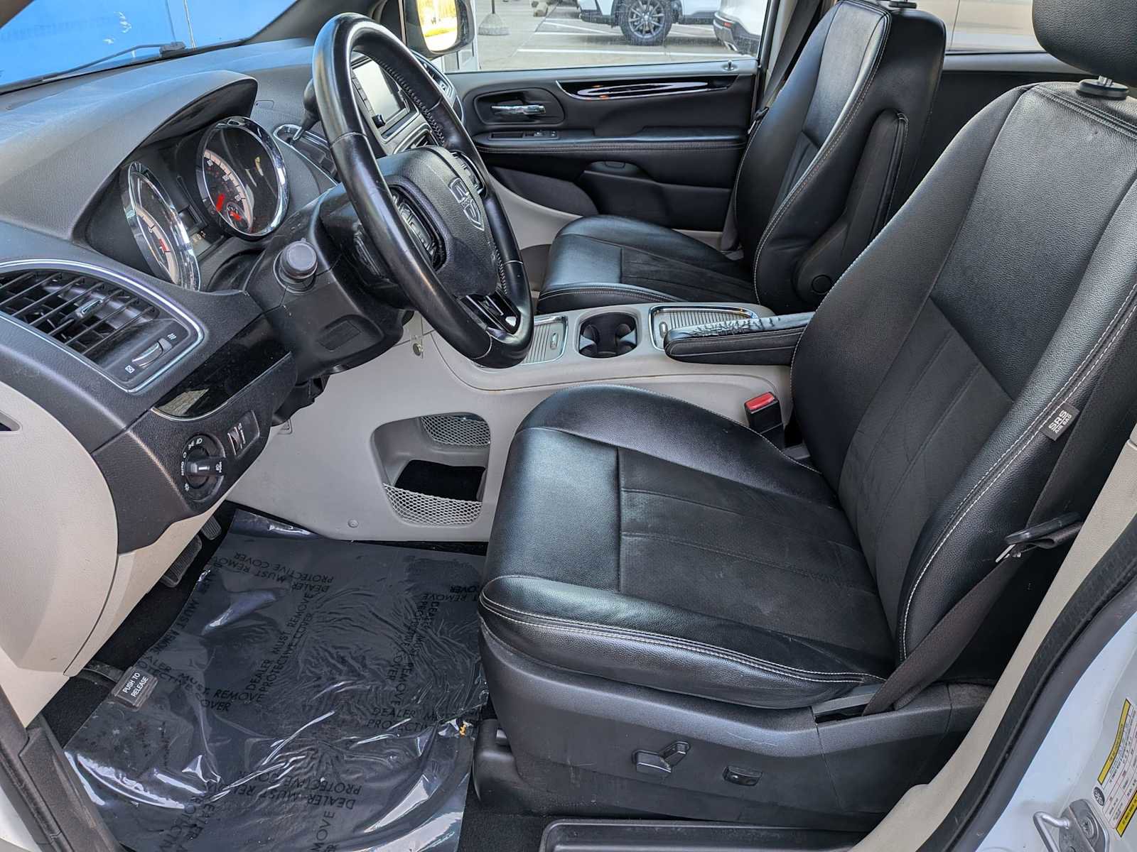 Used 2019 Dodge Grand Caravan SXT image 14