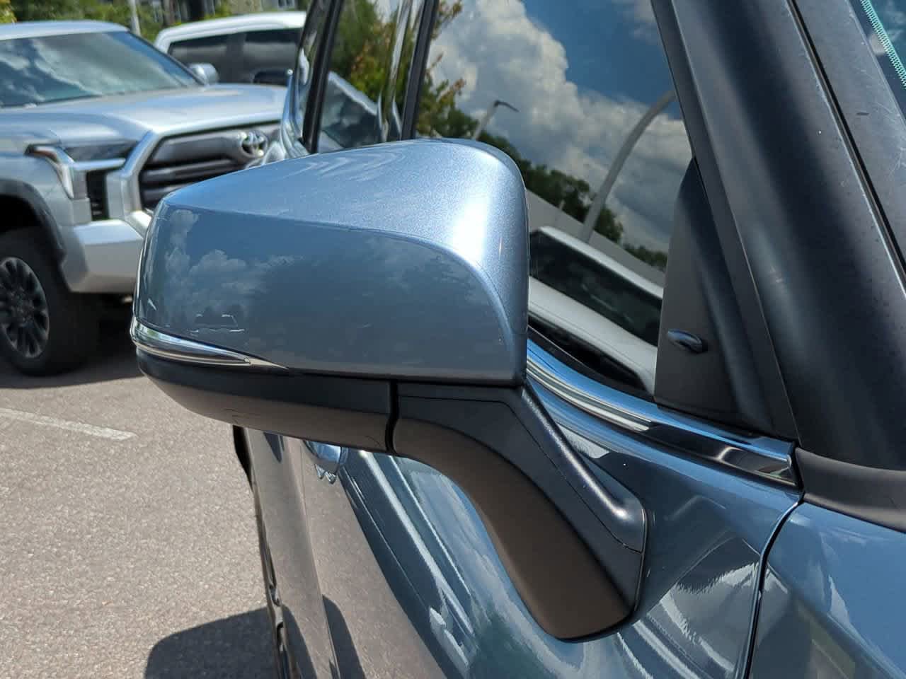 Used 2022 Toyota Highlander XLE FWD image 12
