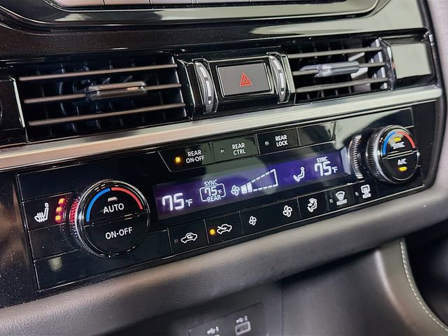 Used 2025 Nissan Pathfinder SV image 17