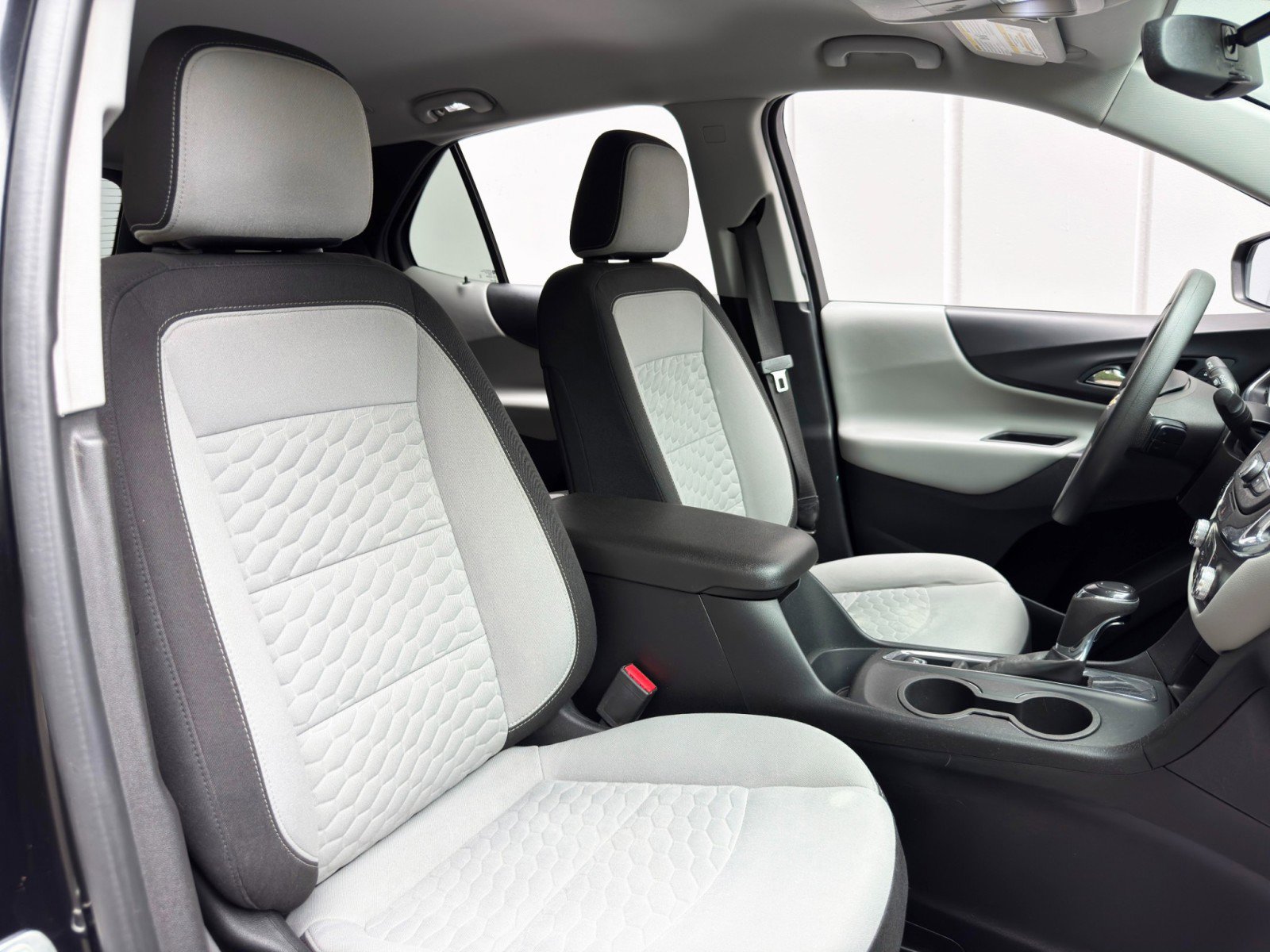 Used 2020 Chevrolet Equinox LS w/ LS Convenience Package FWD image 28