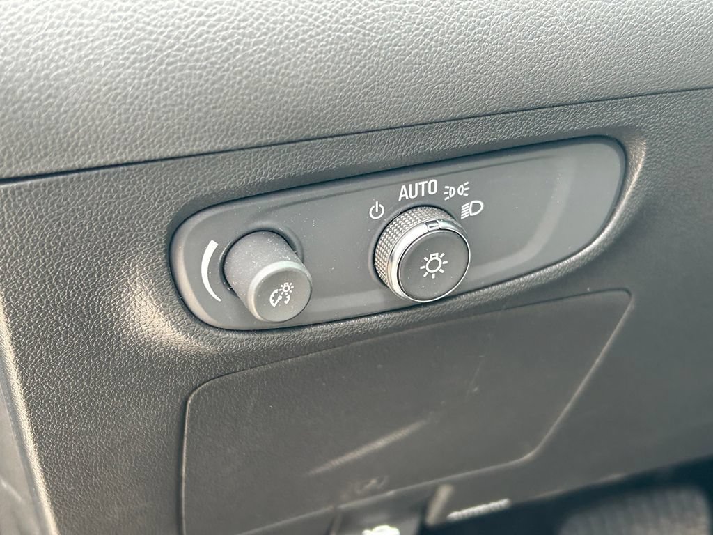 Used 2025 Buick Encore GX Preferred w/ Advanced Technology Package FWD image 25
