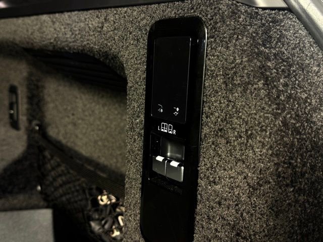 Certified 2023 Land Rover Range Rover SE image 19