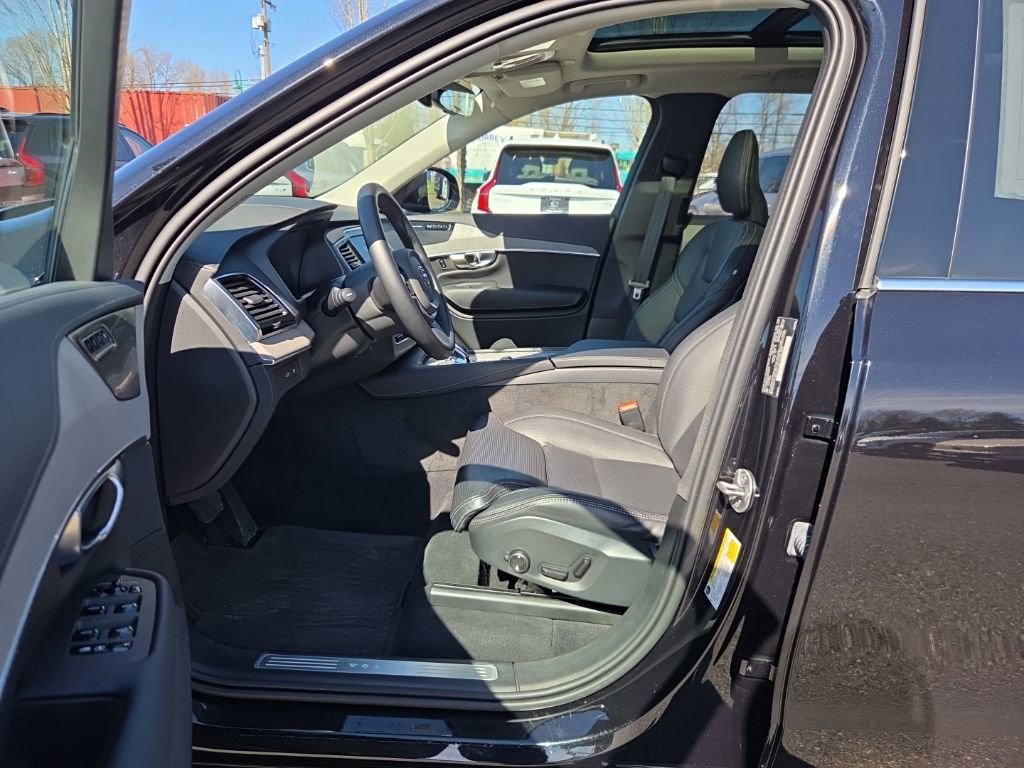 Certified 2025 Volvo XC90 T8 Ultra image 4