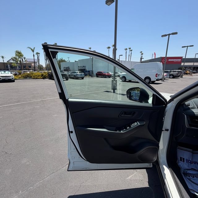 Used 2024 Nissan Rogue S FWD image 14