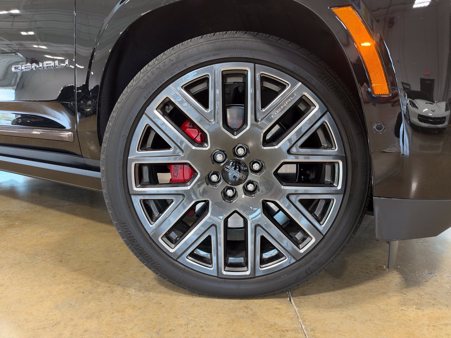 Used 2026 GMC Yukon XL Denali Ultimate w/ LPO, Illumination Package AWD/4WD image 11