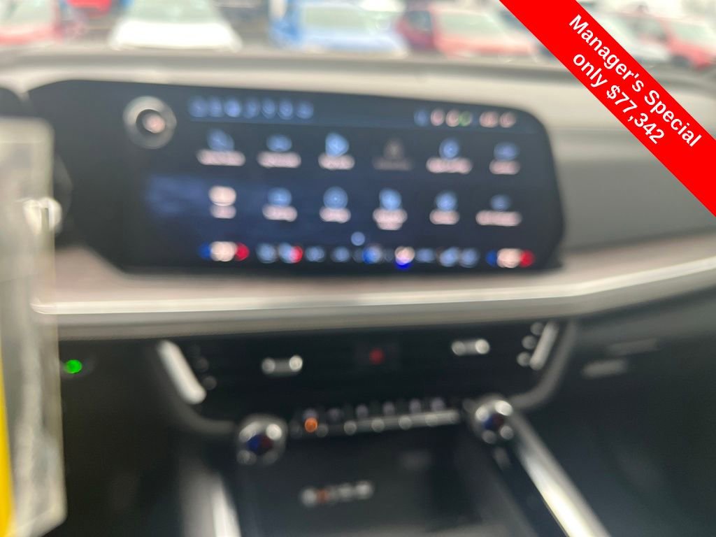 Used 2025 Chevrolet Suburban Premier AWD/4WD image 13