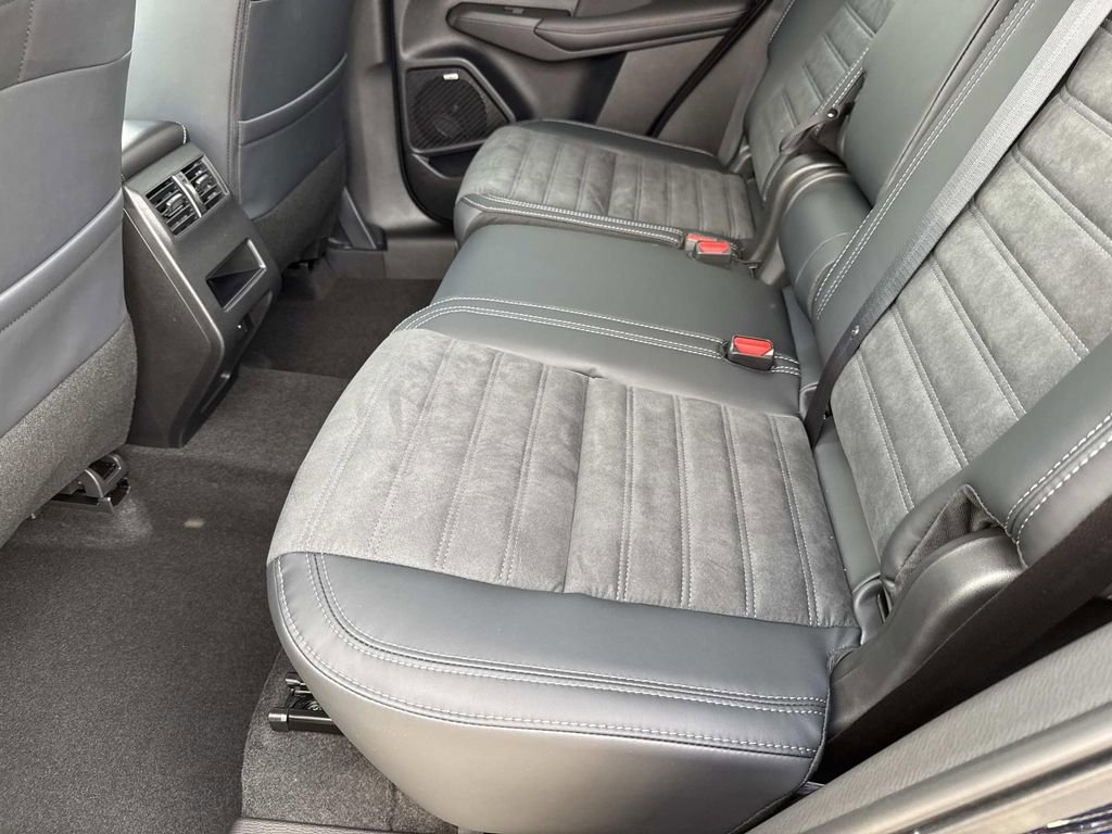 New 2026 Mitsubishi Outlander SE image 14