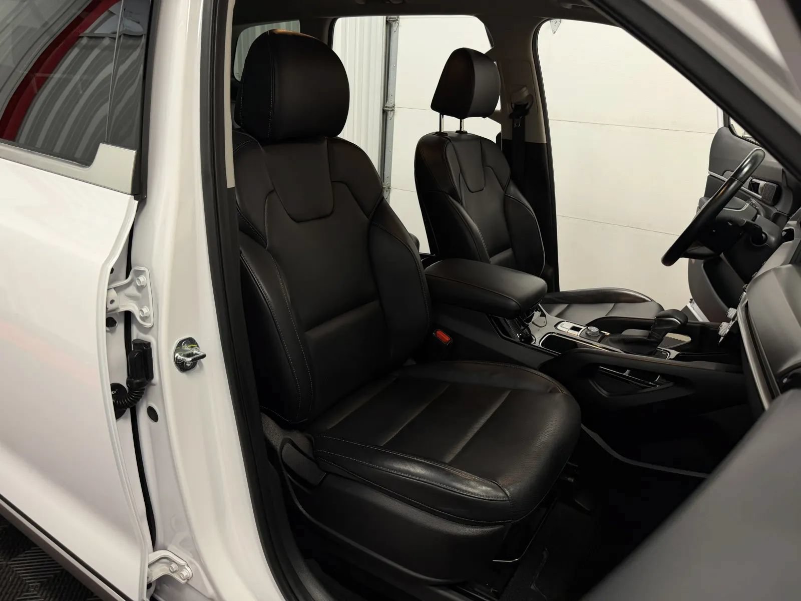 Used 2024 Kia Telluride LX FWD image 45