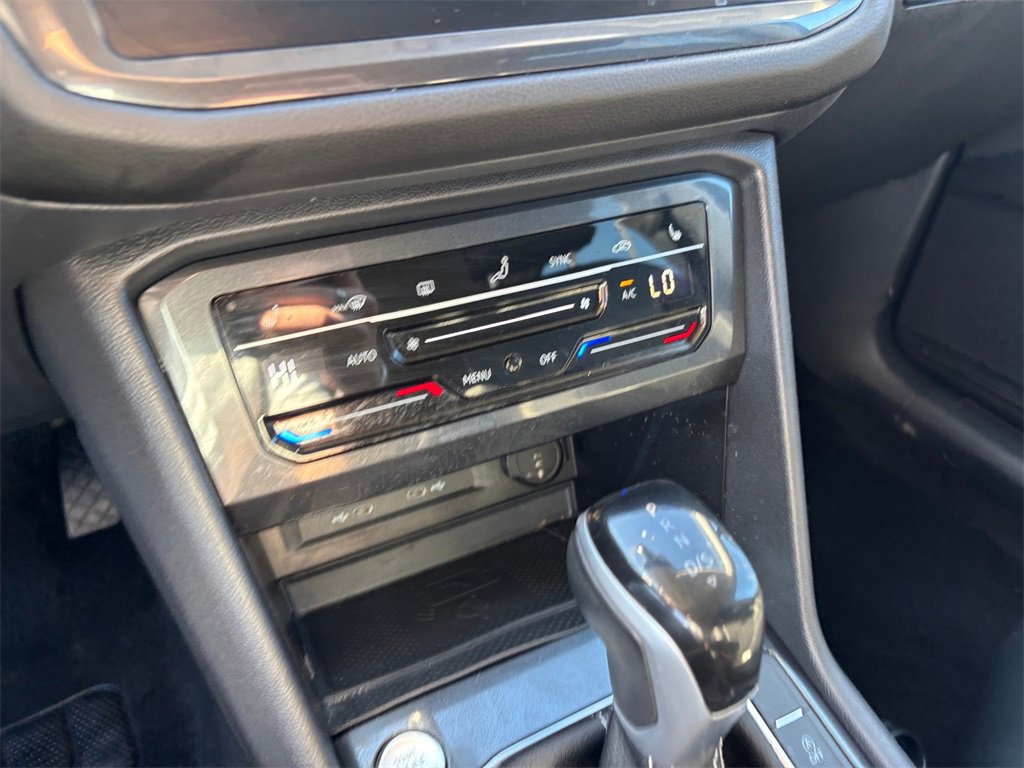 Used 2024 Volkswagen Tiguan SE image 18