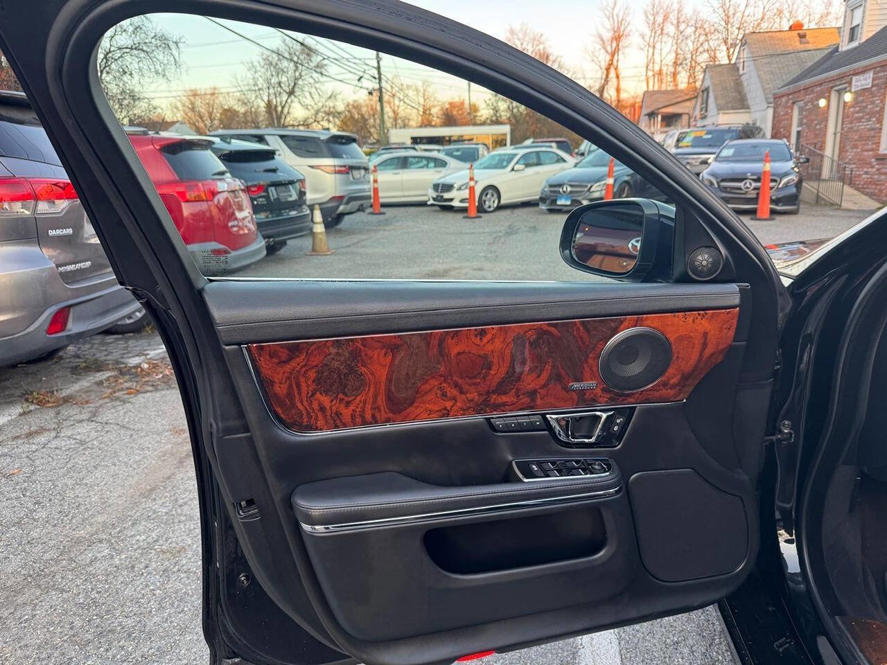 Used 2016 Jaguar XJ R-Sport image 25