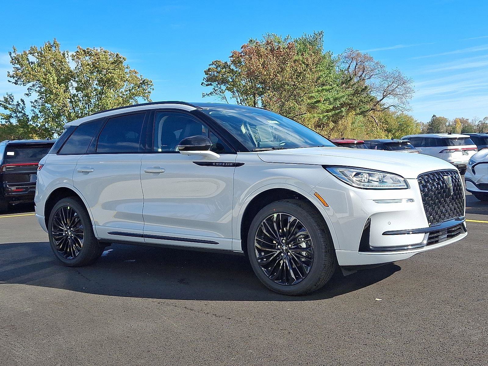 New 2026 Lincoln Corsair Reserve w/ Jet Appearance Package image 2