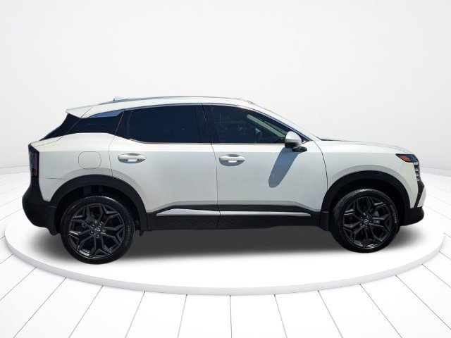 Used 2025 Nissan Kicks SR FWD image 2