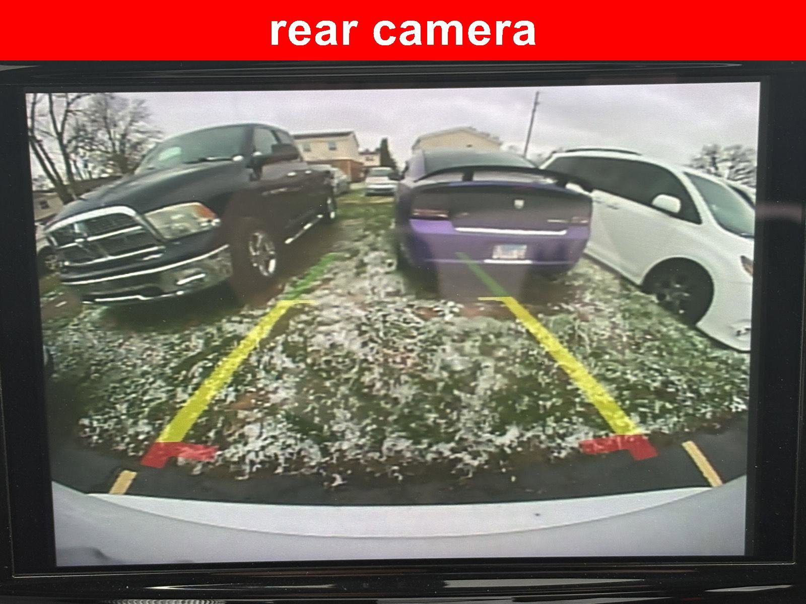 Used 2023 Chrysler Pacifica Touring image 5