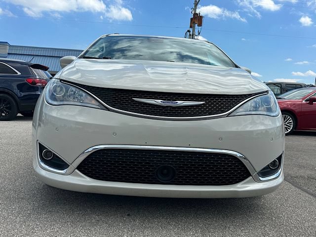 Used 2019 Chrysler Pacifica Touring-L Plus w/ Advanced Safetytec Group FWD image 12