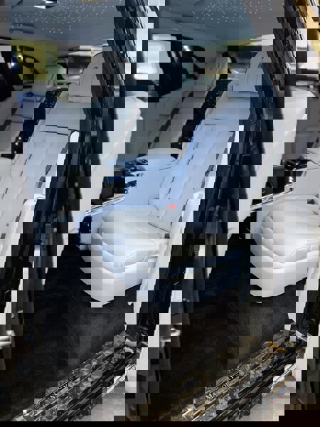 Used 2024 Rolls-Royce Phantom Sedan image 18