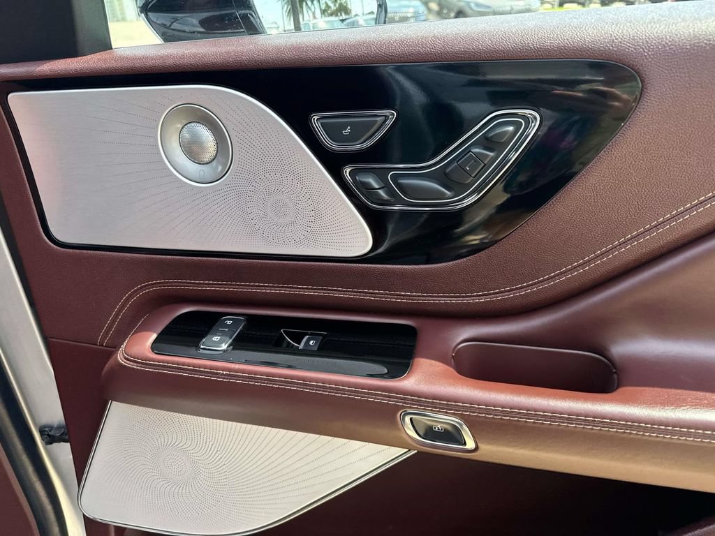 Certified 2023 Lincoln Aviator Black Label w/ Class IV Trailer Tow Package AWD/4WD image 19