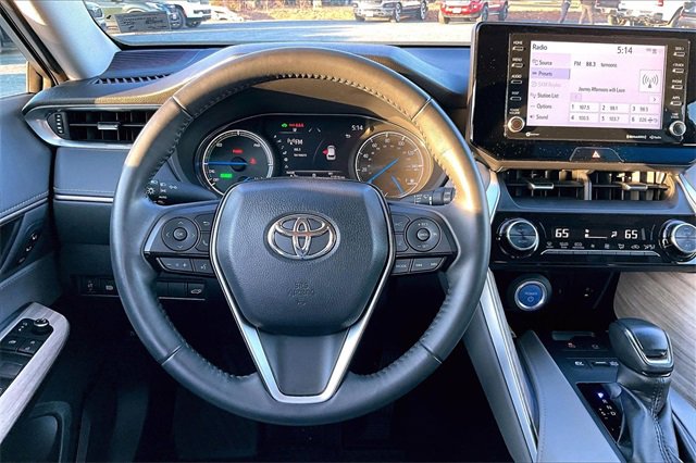 Used 2022 Toyota Venza XLE image 12