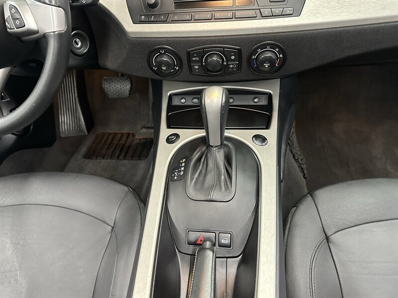Used 2005 BMW Z4 3.0i RWD image 16