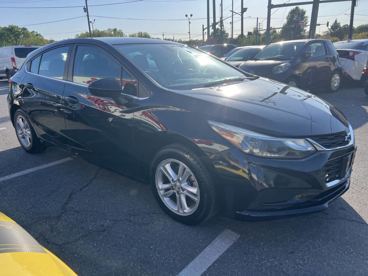 Used 2017 Chevrolet Cruze LT w/ Sun And Sound Package FWD image 3