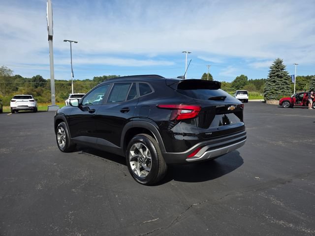 Used 2025 Chevrolet Trax LT w/ Driver Confidence Package FWD image 2
