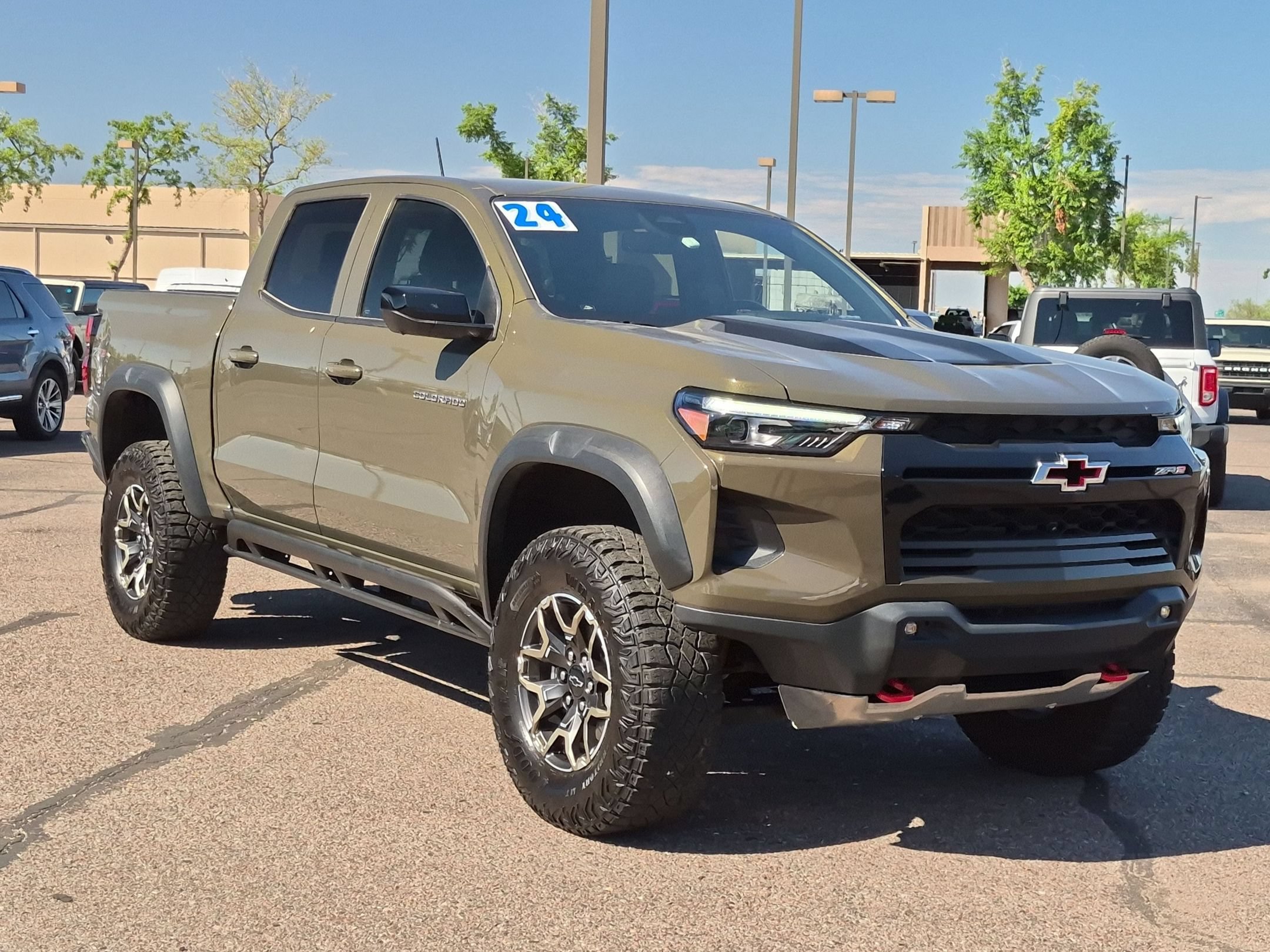 Used 2024 Chevrolet Colorado ZR2 w/ Technology Package AWD/4WD image 3