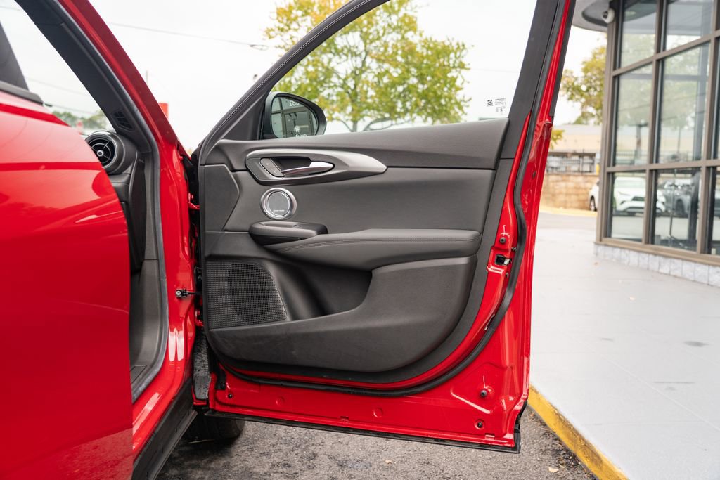 Used 2024 Alfa Romeo Tonale Ti image 18