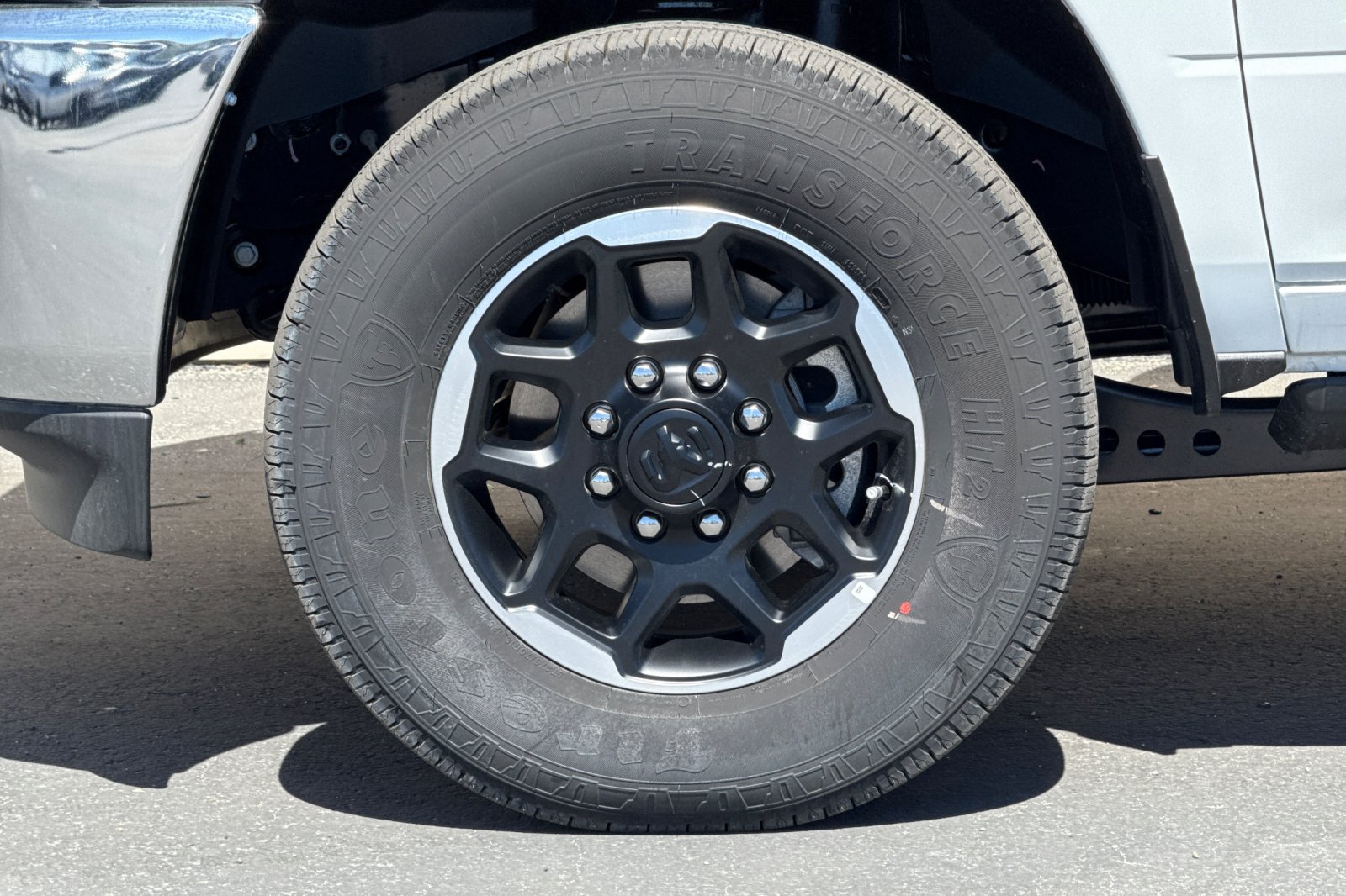 New 2026 RAM 3500 Laramie AWD/4WD image 28