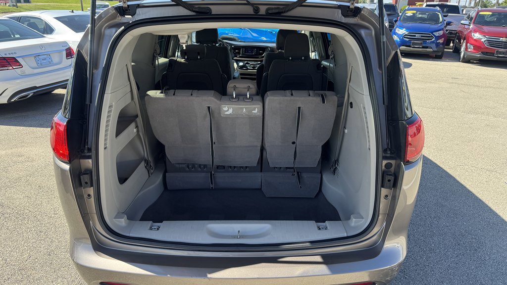 Used 2017 Chrysler Pacifica LX FWD image 9